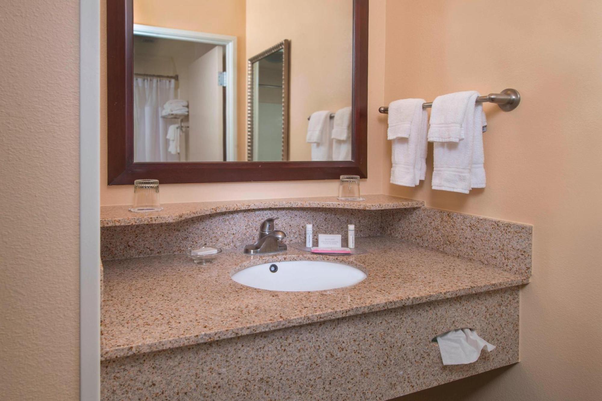 Springhill Suites Prince Frederick Esterno foto